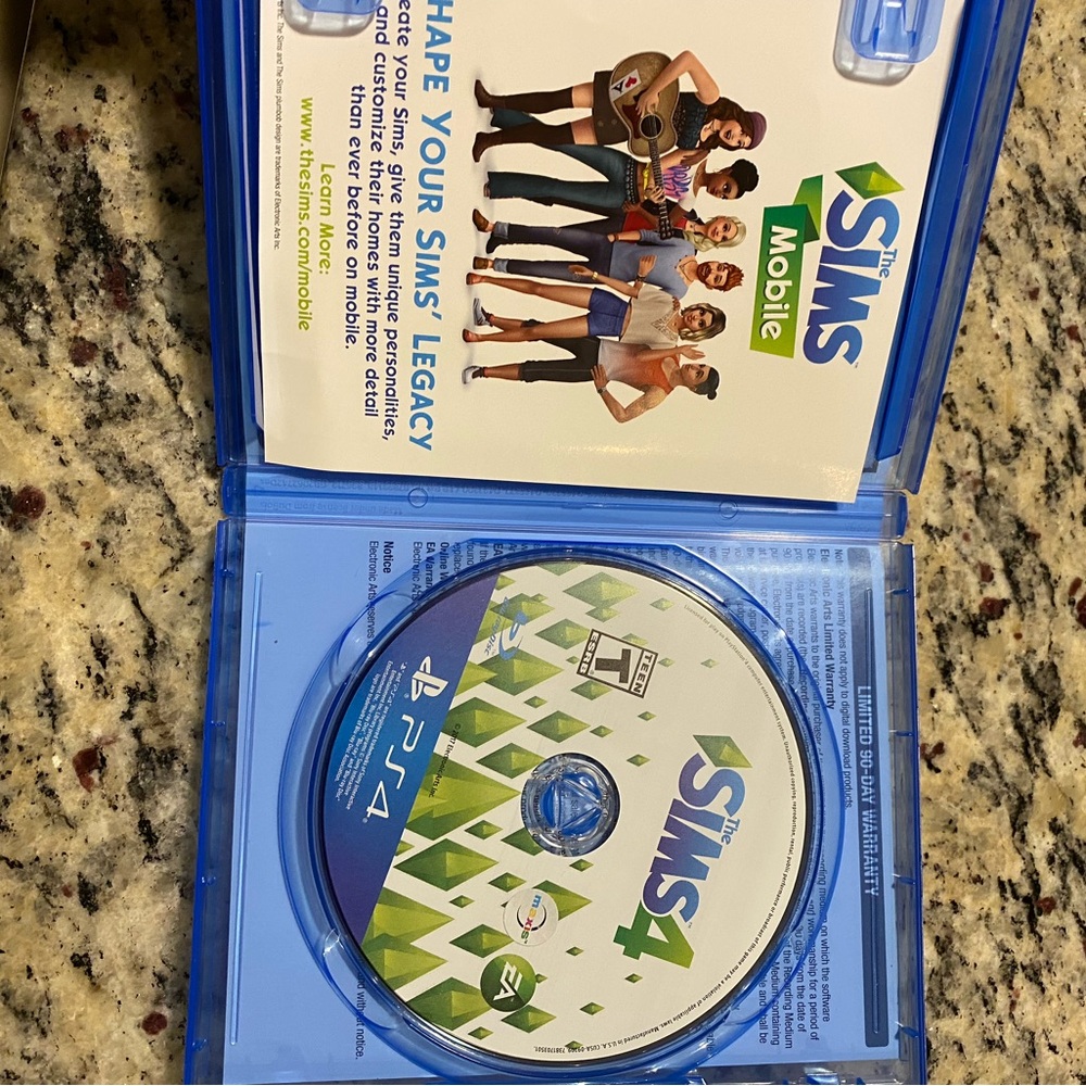 Sims 4 PS4 game - Picture 3 of 4